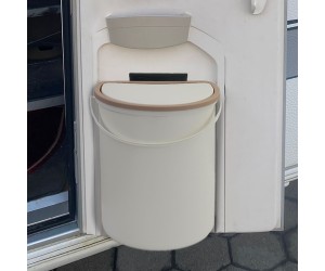 Závěsný odpadkový koš do karavanu