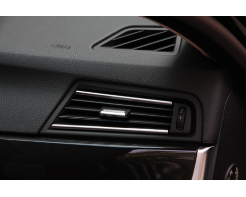 Chromové lišty ventilace na palubce BMW 5 F10/F11
