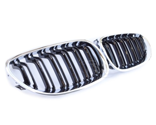 Maska BMW 5 E60/E61 – černá lesklá s chromovým rámečkem