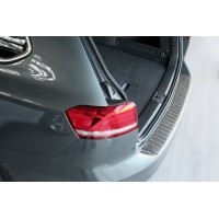 Nerezová ochranná lišta na nárazník Volkswagen Passat B8 kombi - lesklá