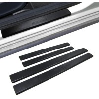 Nerezové nástupní lišty pro Volkswagen Amarok - černé