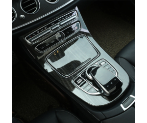 Dekorativní rámeček na středovou konzoli Mercedes Benz E W213 (2017-2020) - černé dřevo